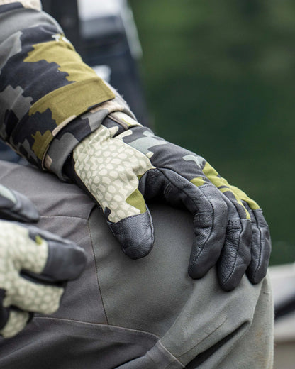 Precision Glove | Vias